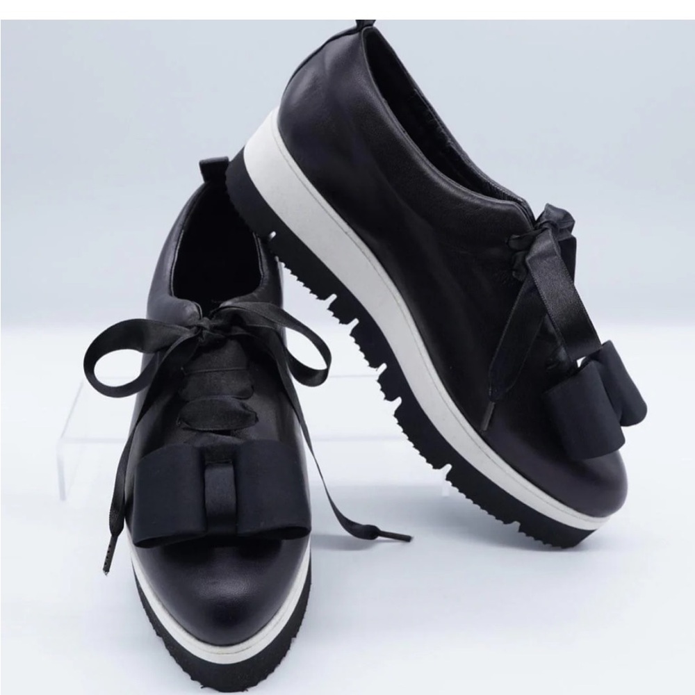Chic Black Women's Loafers with Bow Accent